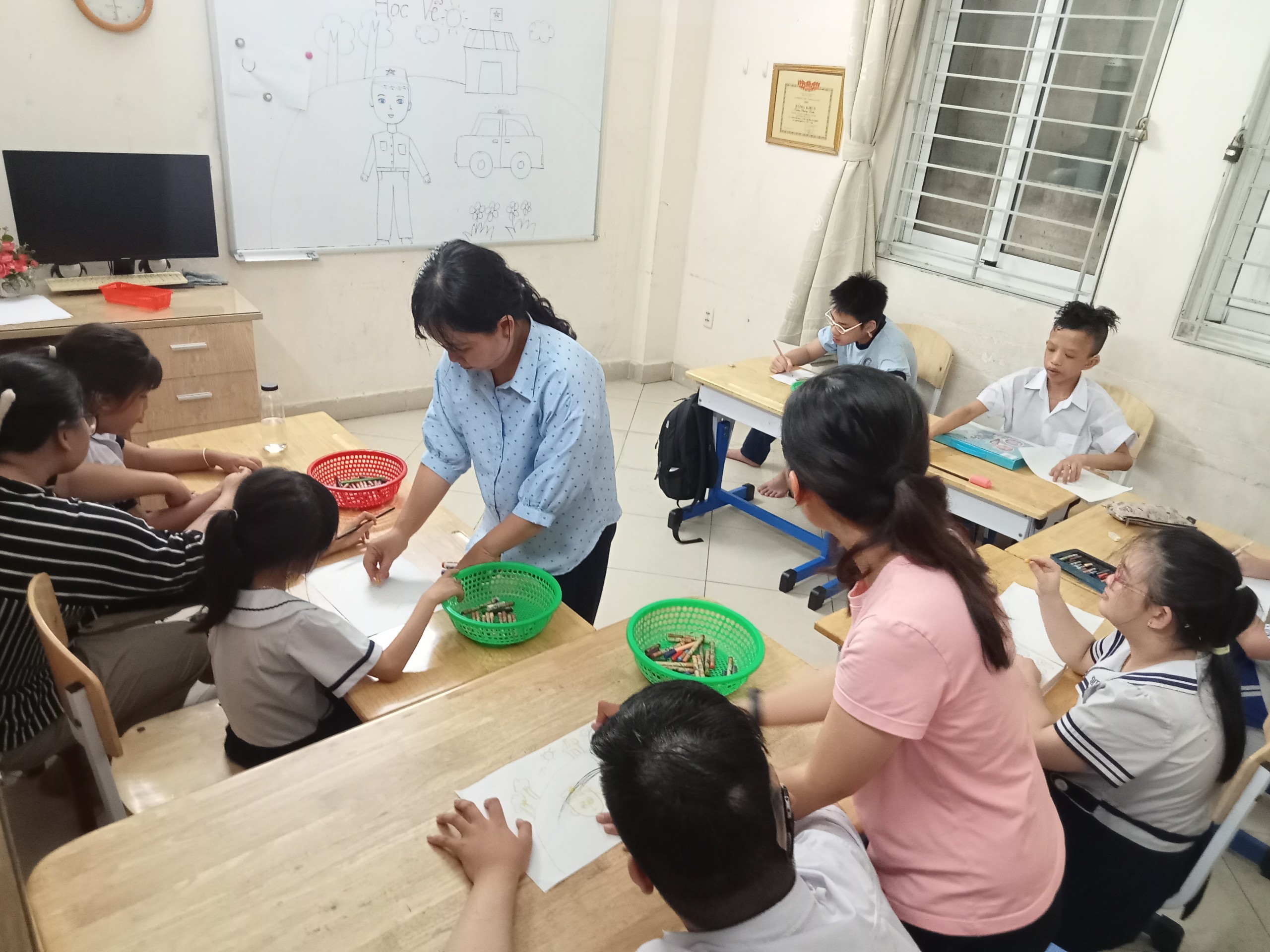 DRAWING SESSION – A WORK DAY OF A POLICE MAN