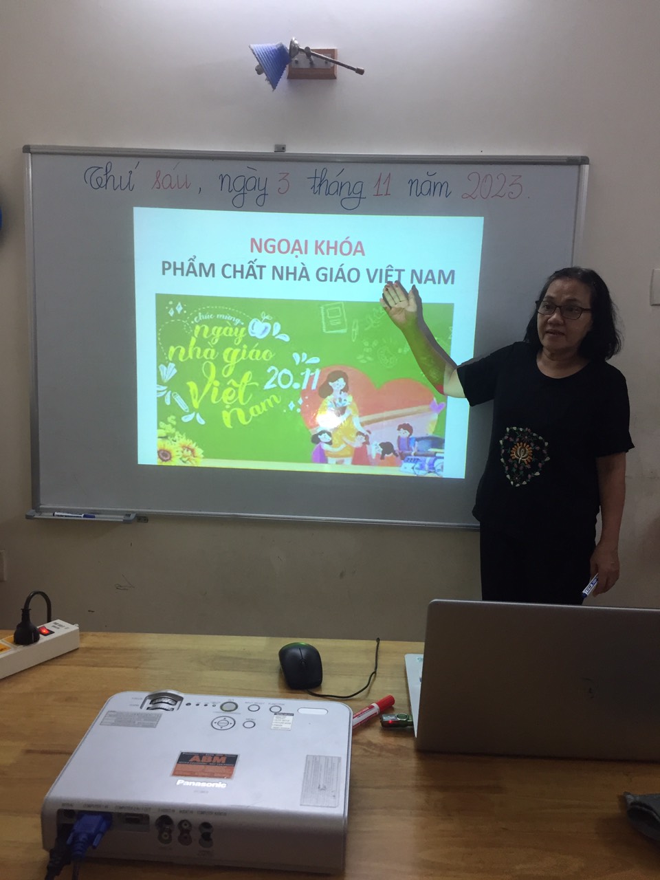 NGOẠI KHÓA “PHẨM CHẤT NHÀ GIÁO VIỆT NAM”
