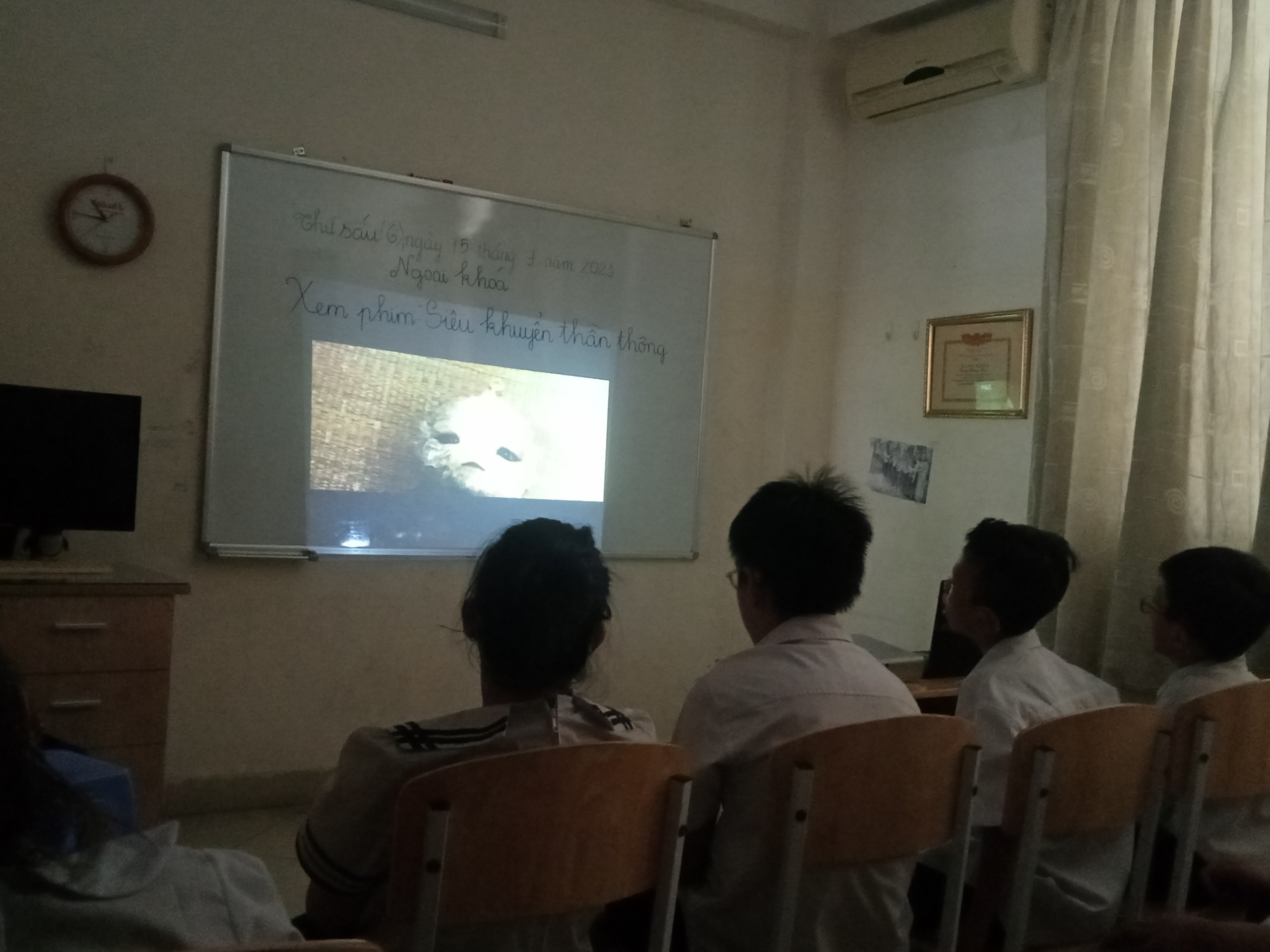 EXTRACURRICULAR SESSION – WATCHING MOVIE ”CJ7”