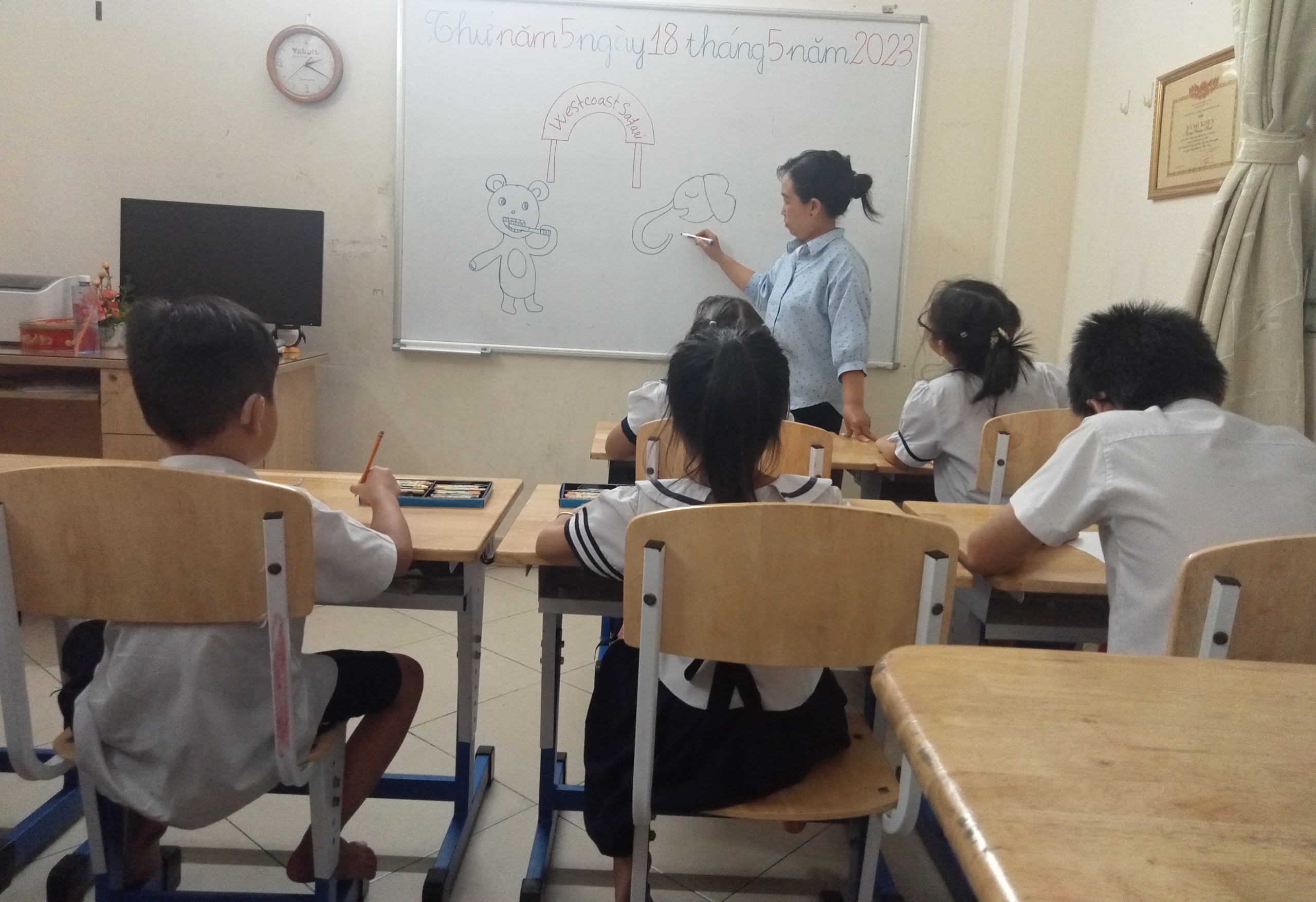 DRAWING SESSION – ANIMALS BRUSHING TEETH
