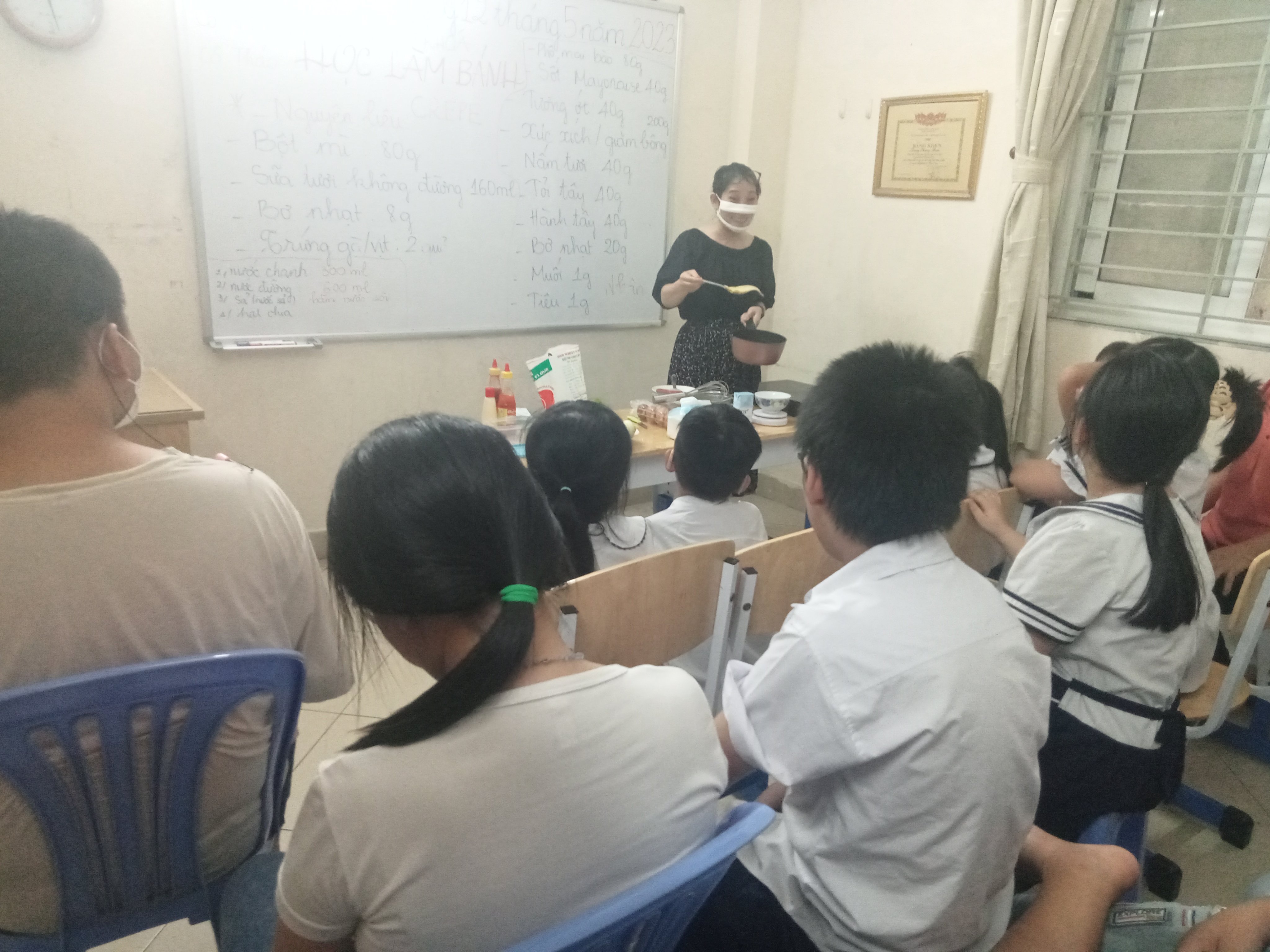 NGOẠI KHÓA HỌC LÀM BÁNH và PHA CHẾ NƯỚC UỐNG