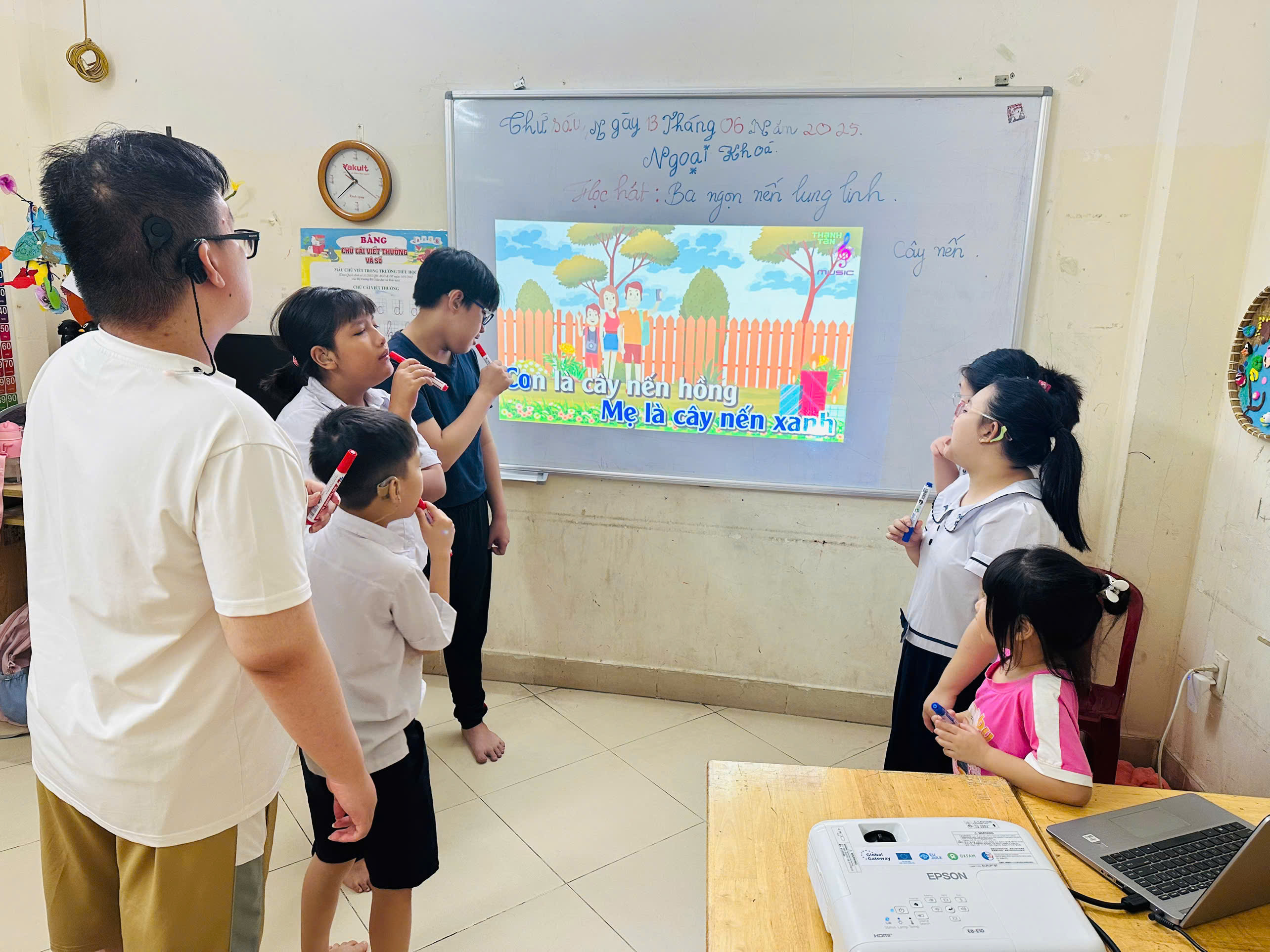 NGOẠI KHÓA: GIAI ĐIỆU “BA NGỌN NẾN LUNG LINH” CHÀO NGÀY CỦA CHA
