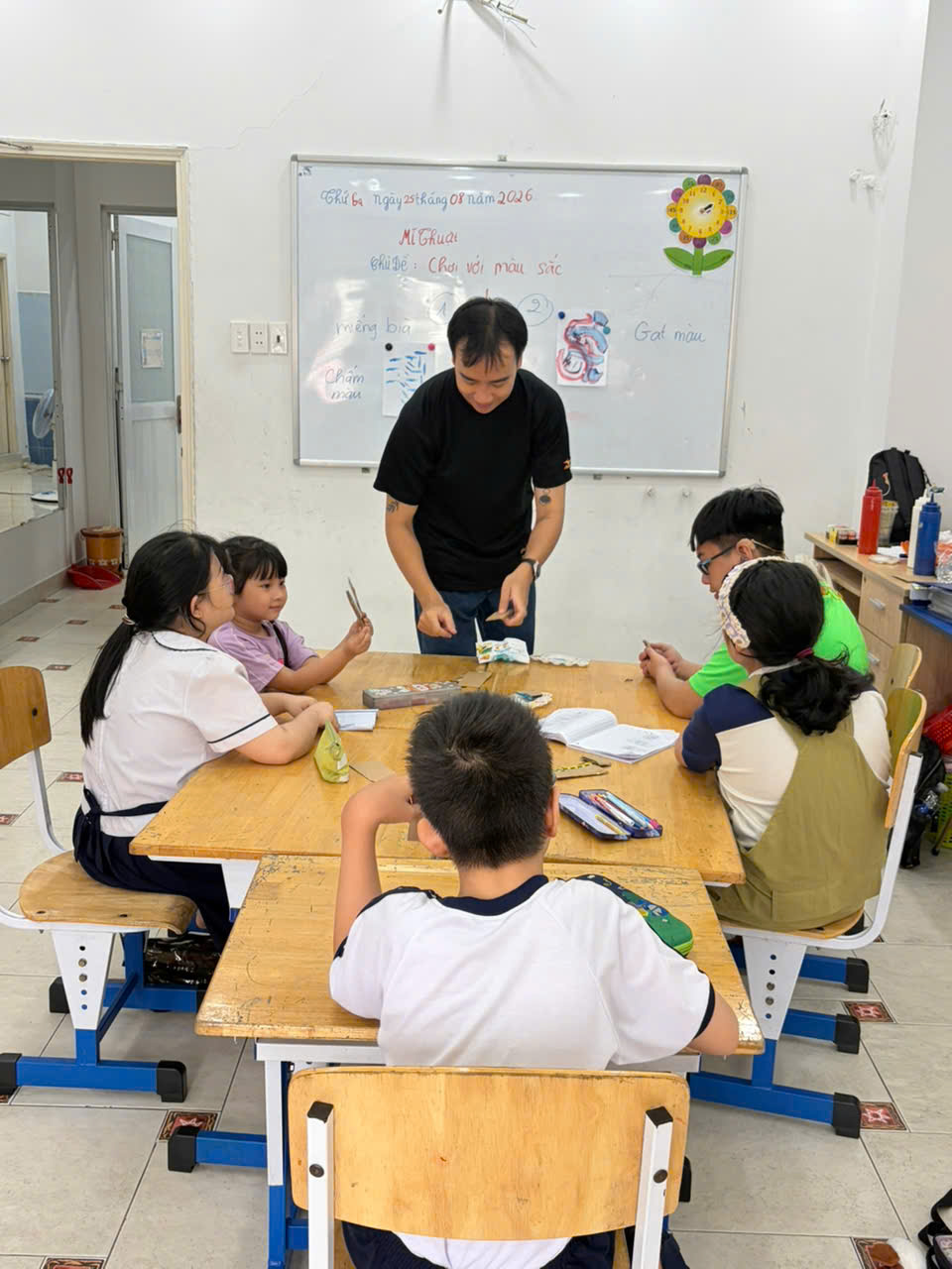 MỸ THUẬT: CHƠI VỚI MÀU SẮC