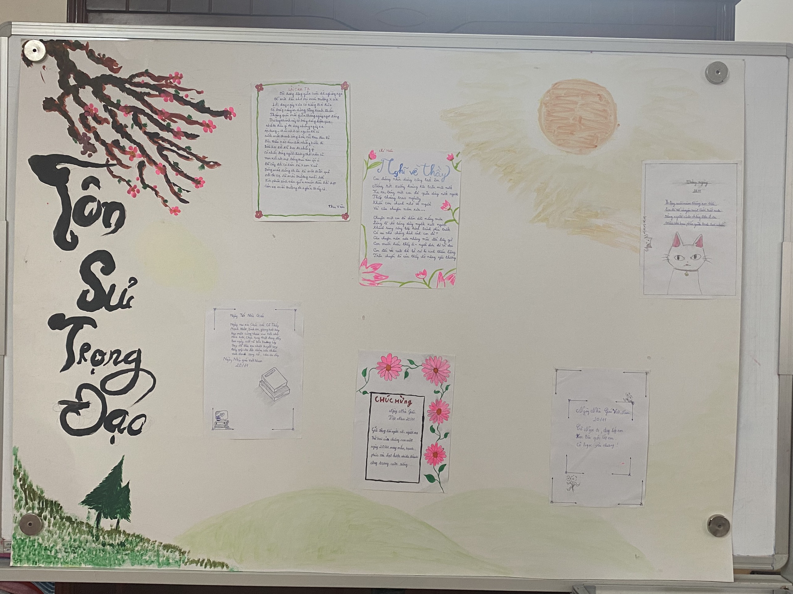 EXTRACURRICULAR SESSION: MAKE A WALL NEWSPAPER TO CELEBRATE VIETNAMESE TEACHERS' DAY