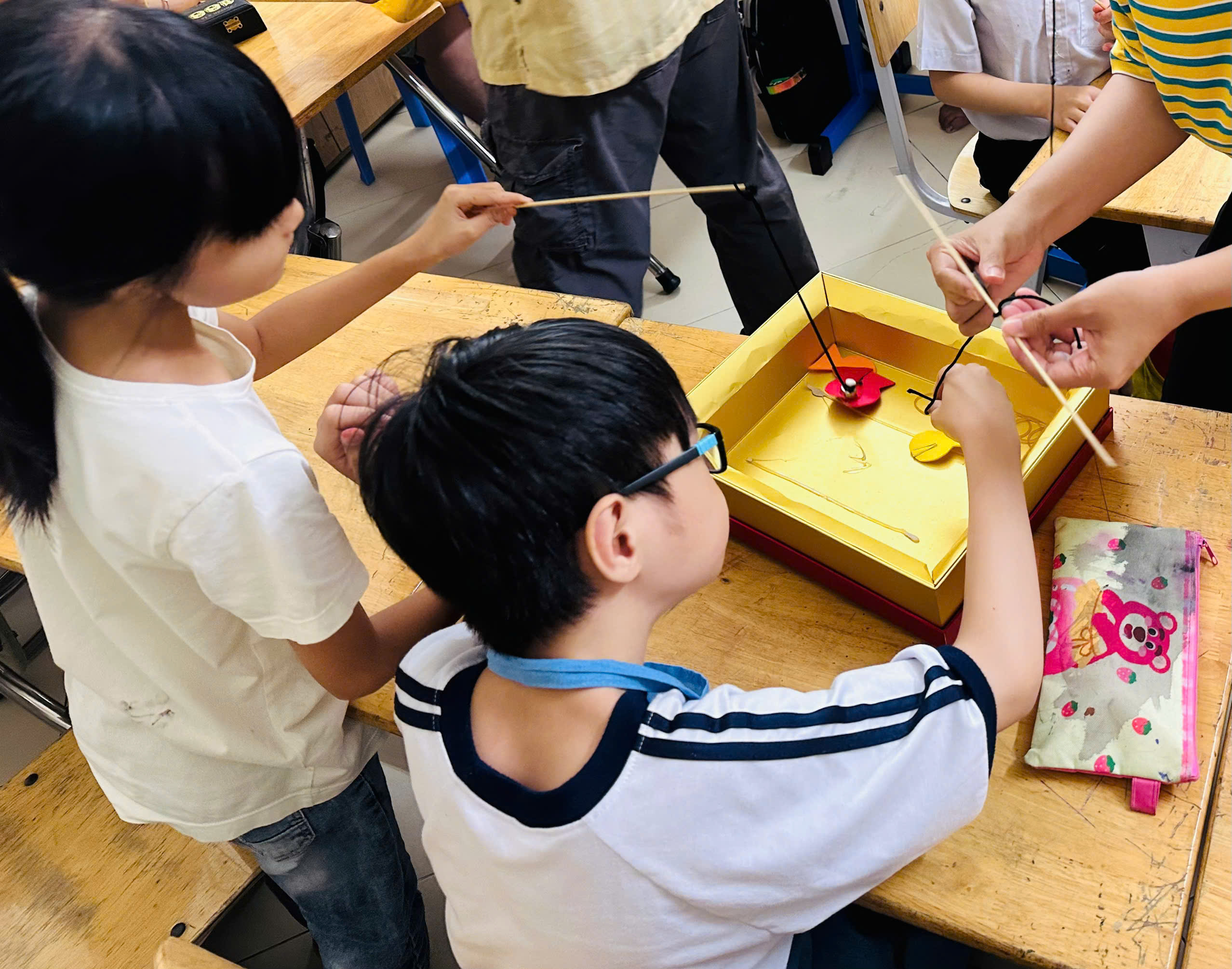 ART CLASS: DESIGNING FISHING RODS AND CREATING PAPER SEA CREATURES