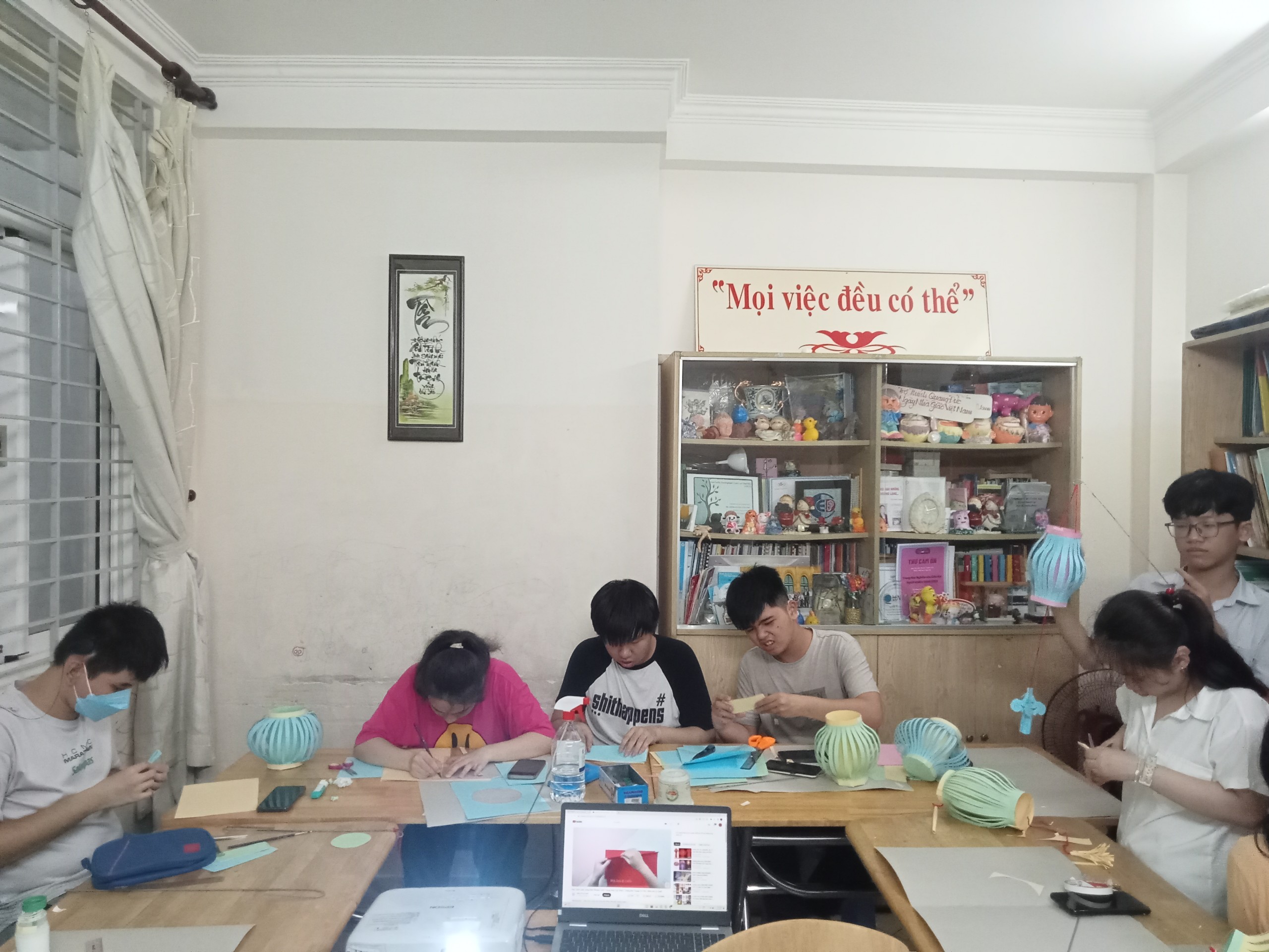 EXTRACURRICULAR SESSION – MAKING LANTERNS