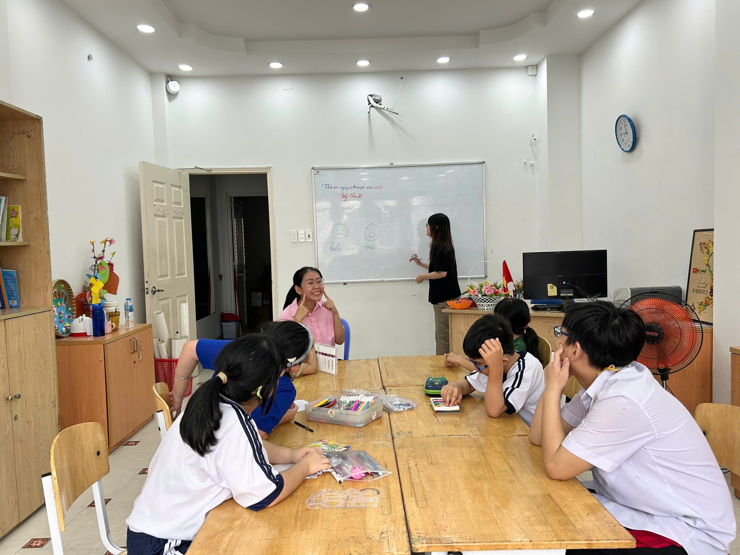 MỸ THUẬT: LAN TỎA "NIỀM VUI" TẠI TRUNG TÂM CED