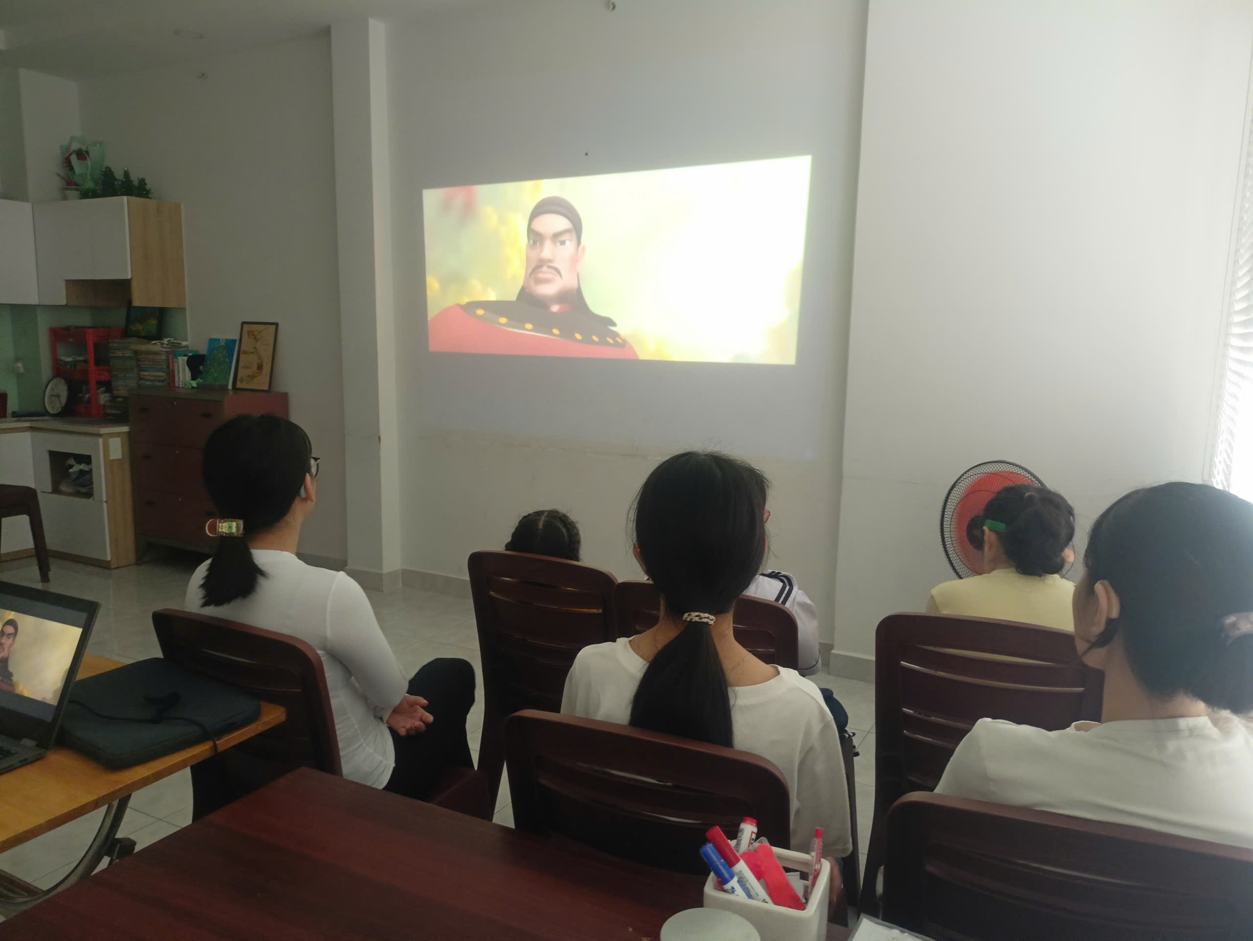 EXTRACURRICULAR ACTIVITY - WATCHING THE MOVIE "VIETNAMESE NATIONAL HEROES"