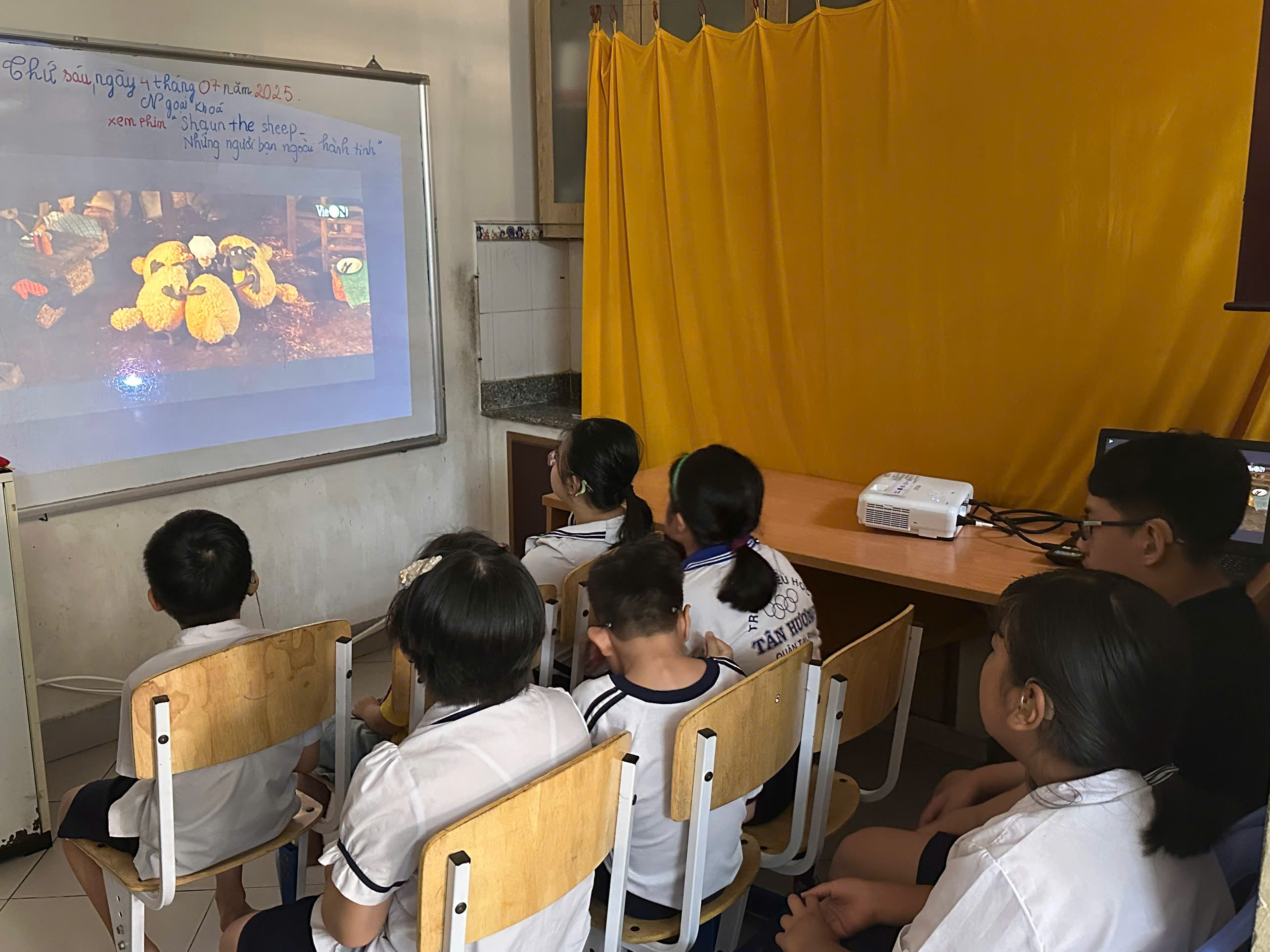 NGOẠI KHÓA: XEM PHIM “SHAUN THE SHEEP – NGƯỜI BẠN NGOÀI HÀNH TINH”.