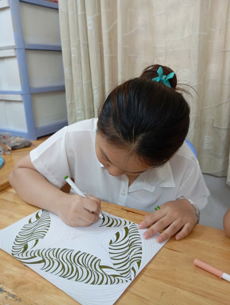 ART CLASS: OPTICAL ART AND ANALOGOUS COLOR MIXING