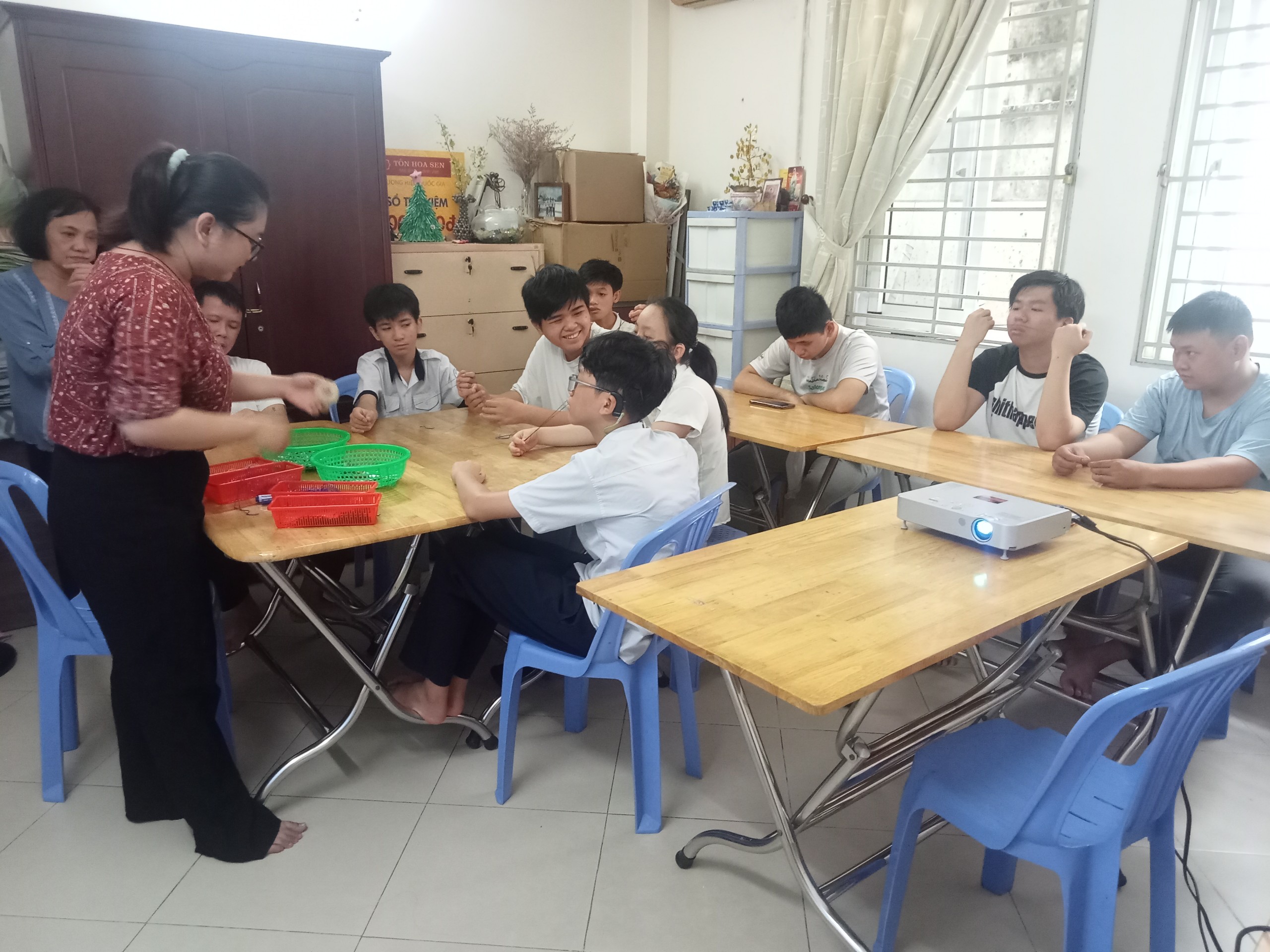 EXTRACURRICULAR SESSION - MAKING BRACELETS WITH STRING
