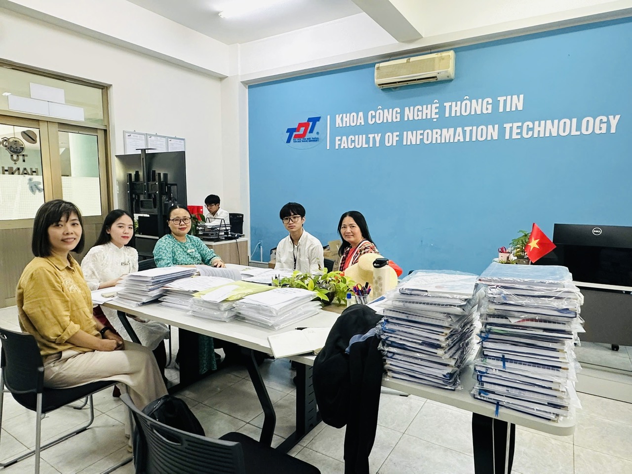 HỖ TRỢ CỘNG ĐỒNG: PHỐI HỢP GIÁO DỤC GIỮA BA MÔI TRƯỜNG: GIA ĐÌNH - NHÀ TRƯỜNG - XÃ HỘI