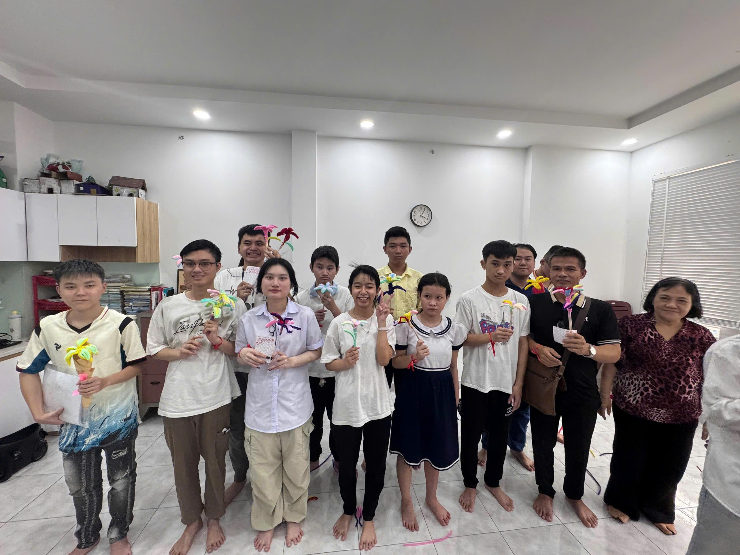 BUỔI NGOẠI KHÓA: WORKSHOP LÀM HOA KẼM NHUNG HƯỚNG ĐẾN CHÀO MỪNG NGÀY PHỤ NỮ VIỆT NAM 20/10