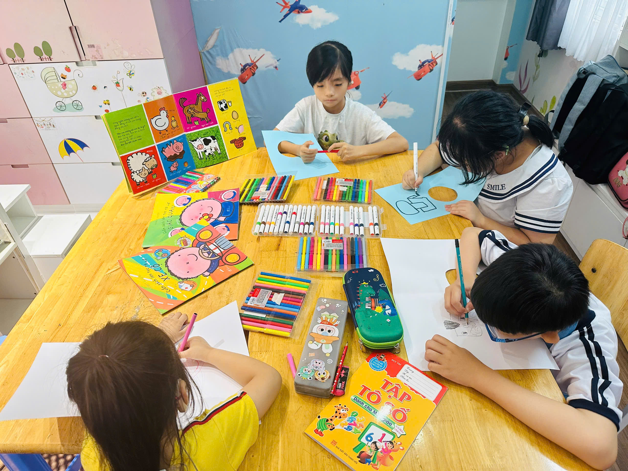 ART CLASS: CREATIVITY WITH CIRCLES