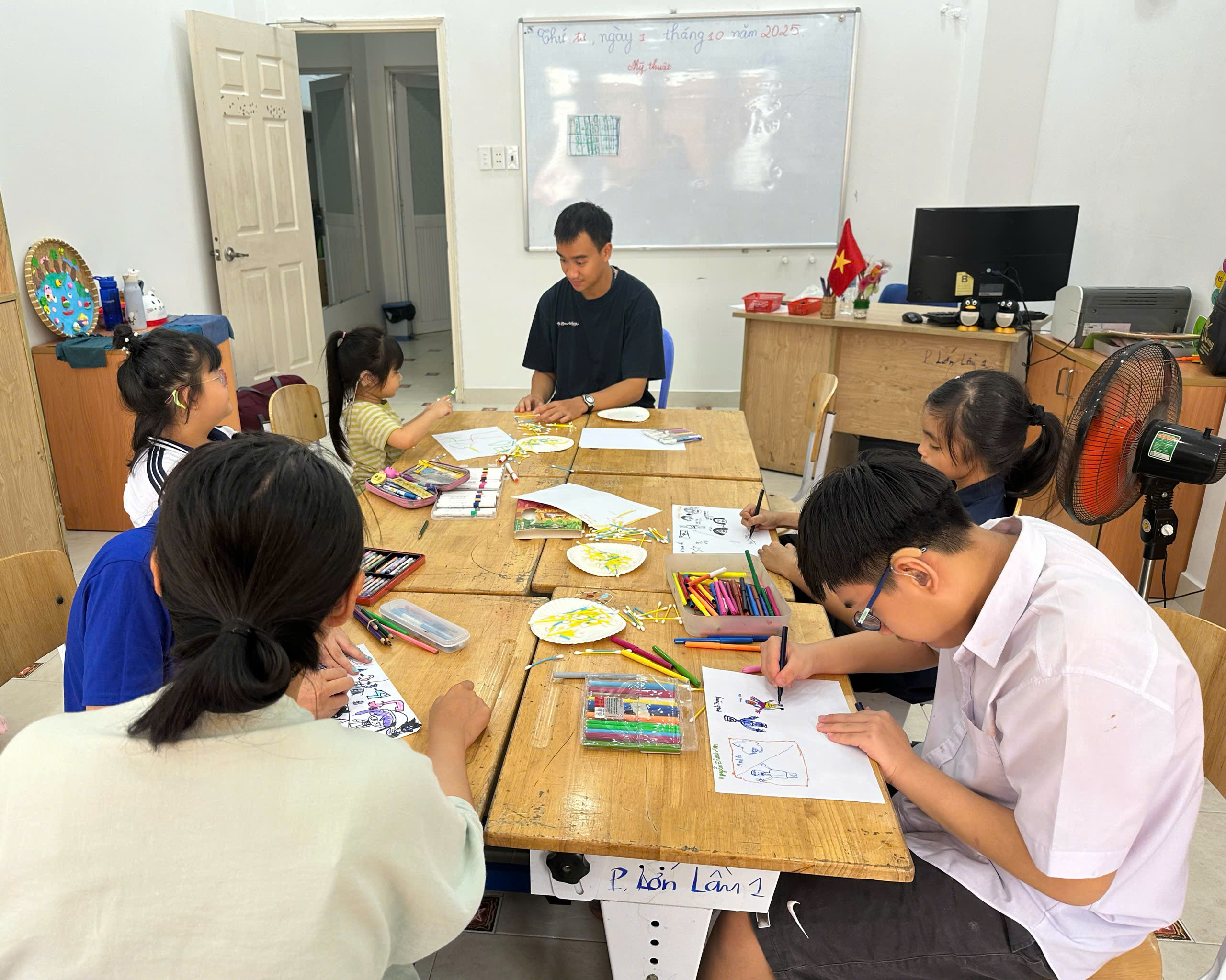 HỌC MỸ THUẬT: VẼ TỰ DO VỚI TĂM BÔNG